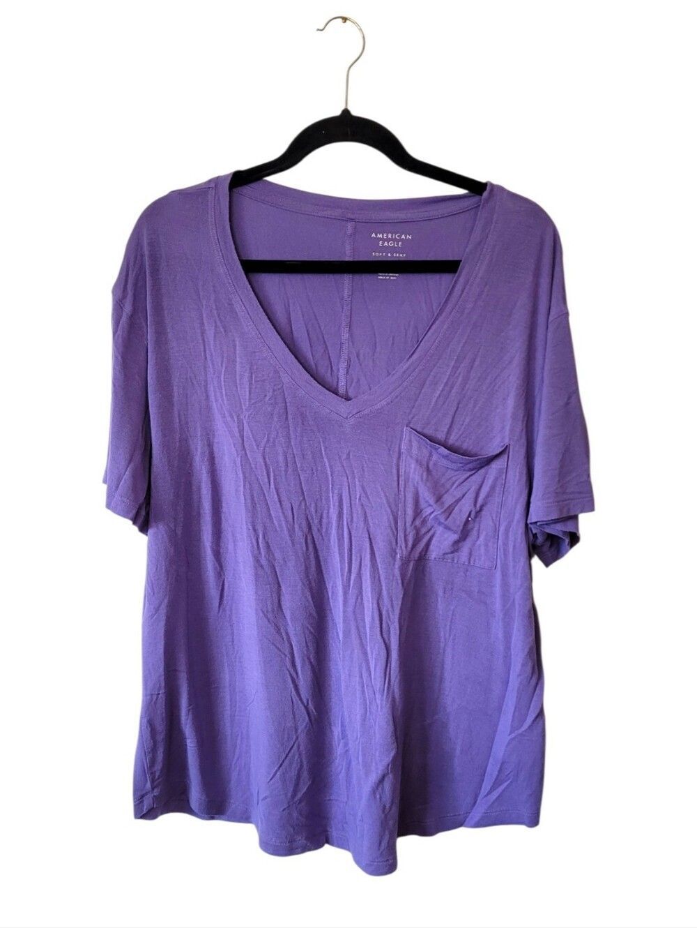 American Eagle Outfitters Lilac V-Neck Pocket Tee Size L
